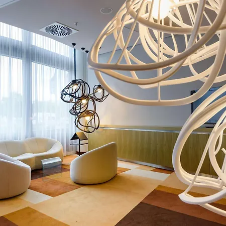 Novotel Muenchen Airport - Newly Renovated 4*