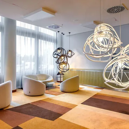 Novotel Muenchen Airport - Newly Renovated Hotel