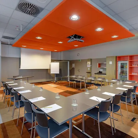 Novotel Muenchen Airport - Newly Renovated 4*