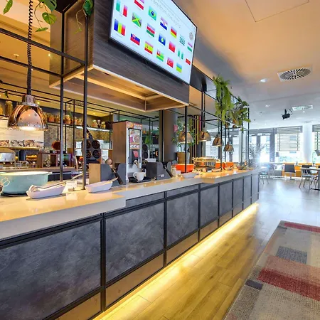 Novotel Muenchen Airport - Newly Renovated Hotell 4*